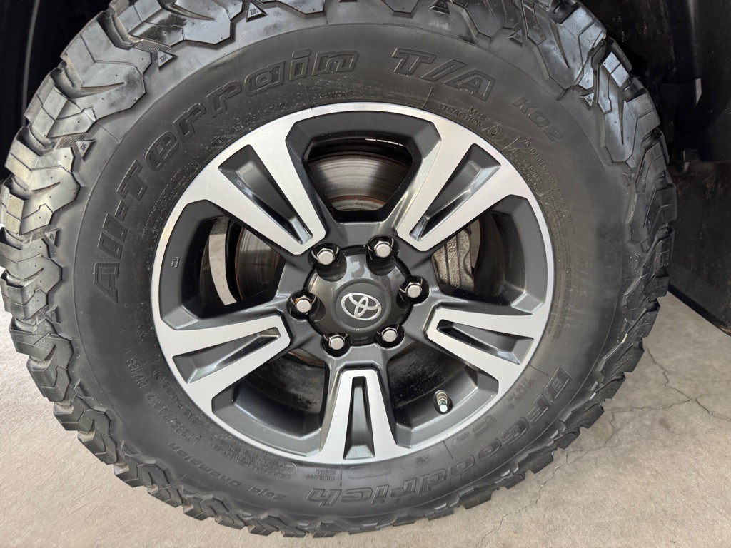 2017 Toyota Tacoma Image 43