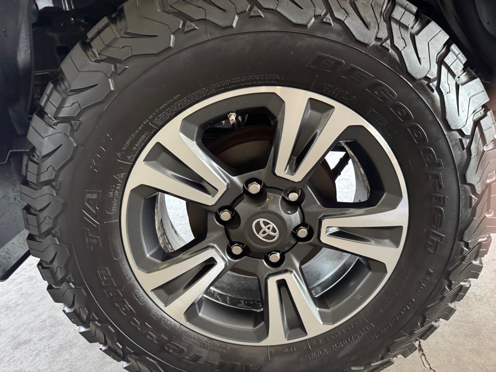 2017 Toyota Tacoma Image 45