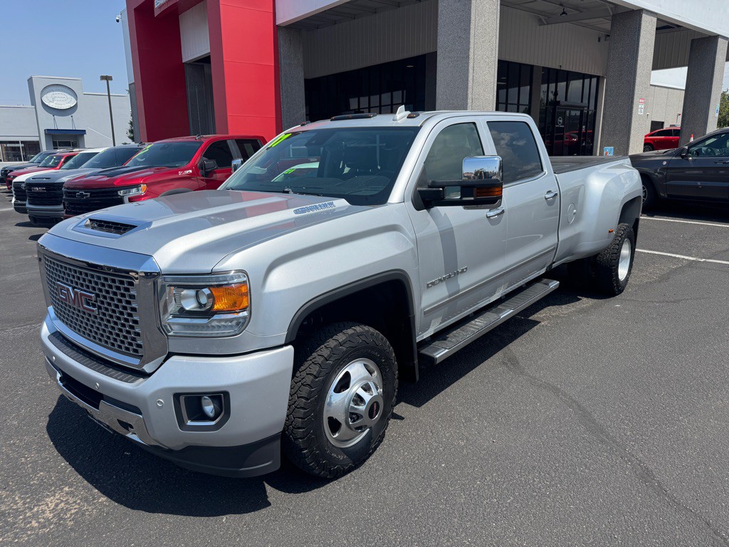 2017 GMC Sierra Image 1