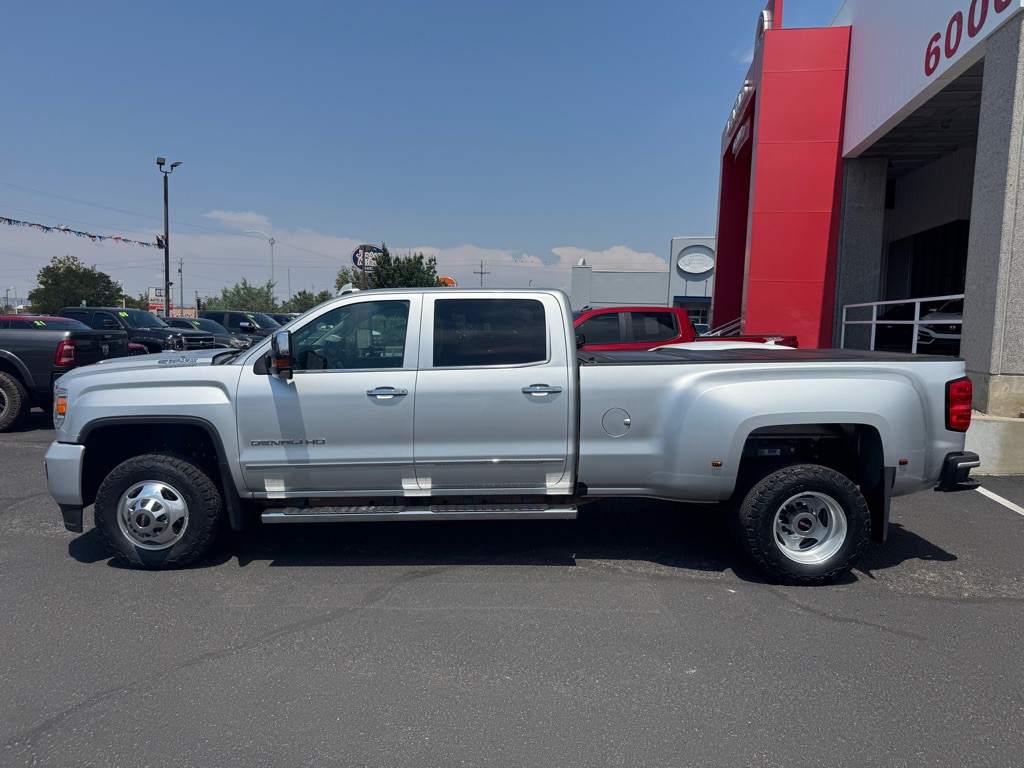 2017 GMC Sierra Image 2