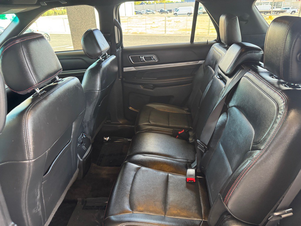 2017 Ford Explorer Image 16