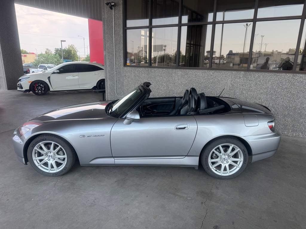 2005 Honda S2000 Image 2