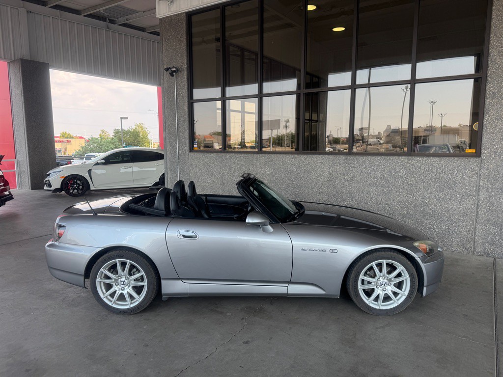 2005 Honda S2000 Image 3
