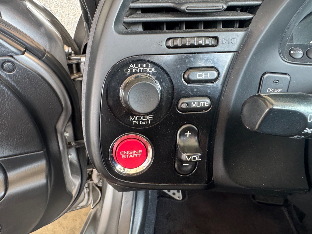 2005 Honda S2000 Image 10