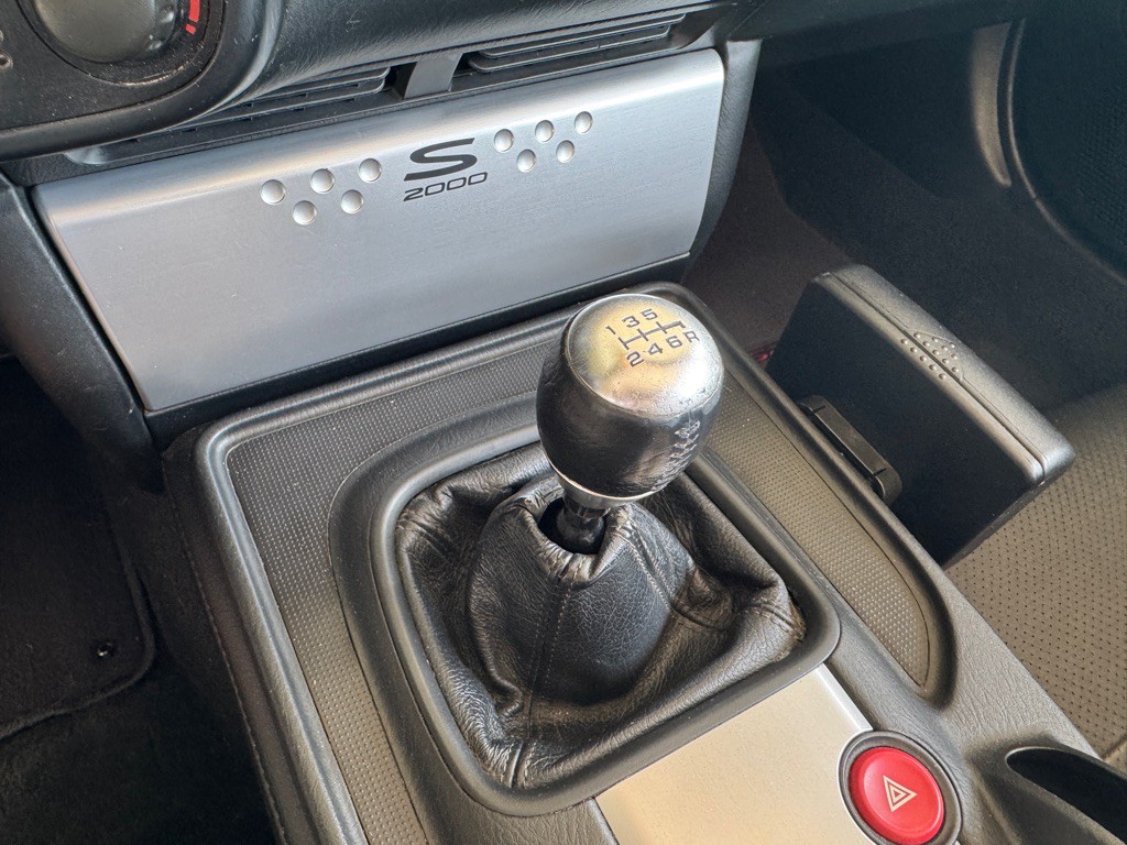 2005 Honda S2000 Image 12