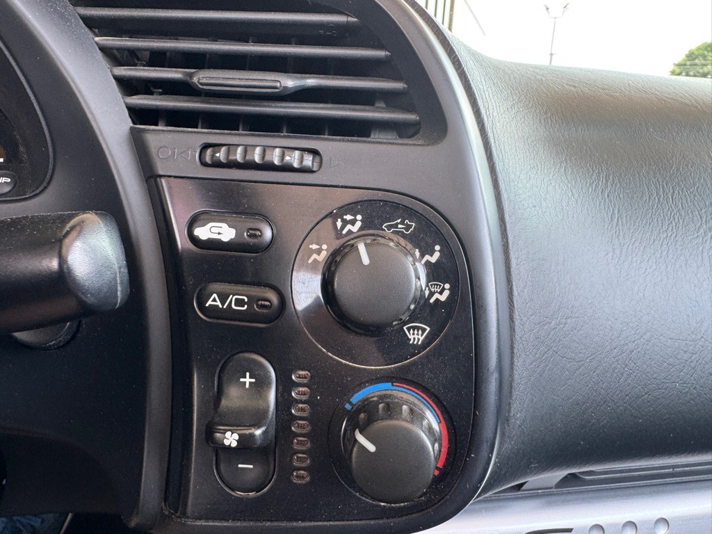 2005 Honda S2000 Image 13