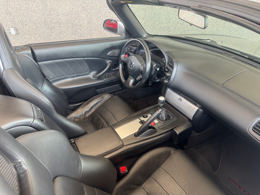2005 Honda S2000 Image 15