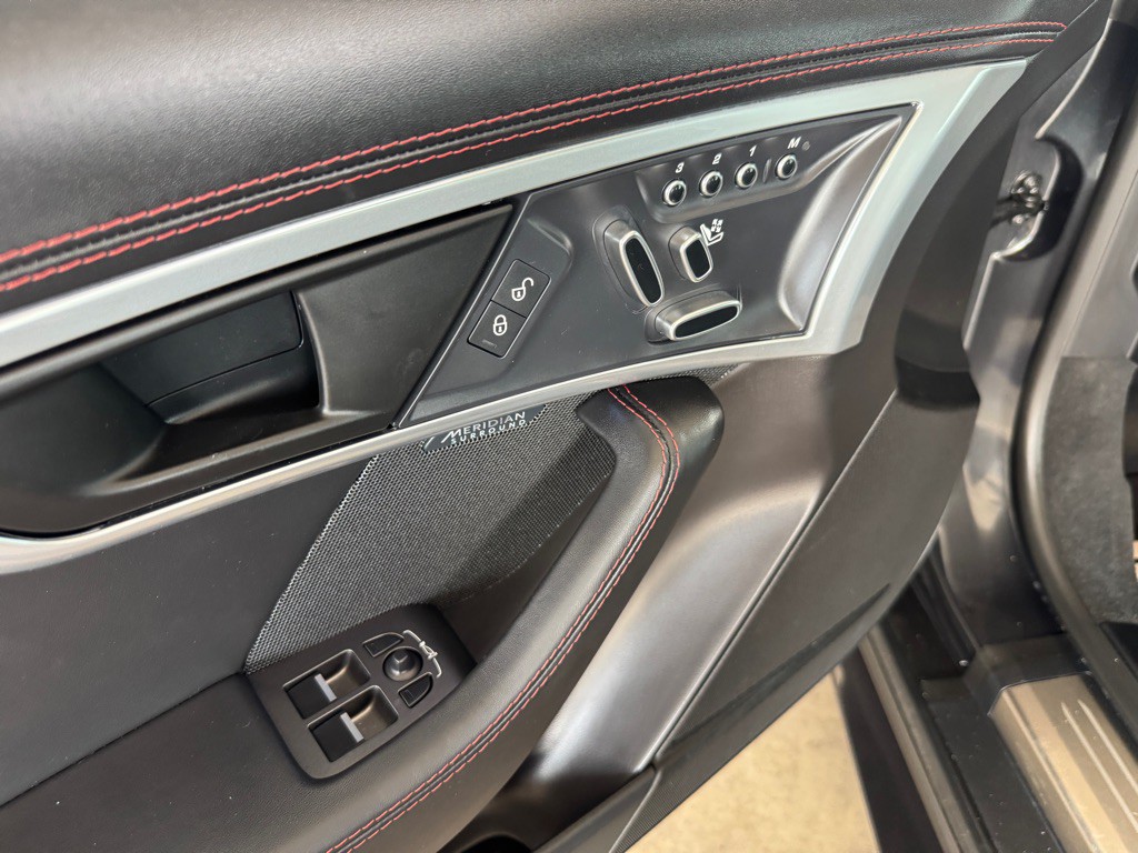 2020 Jaguar F-TYPE Image 5