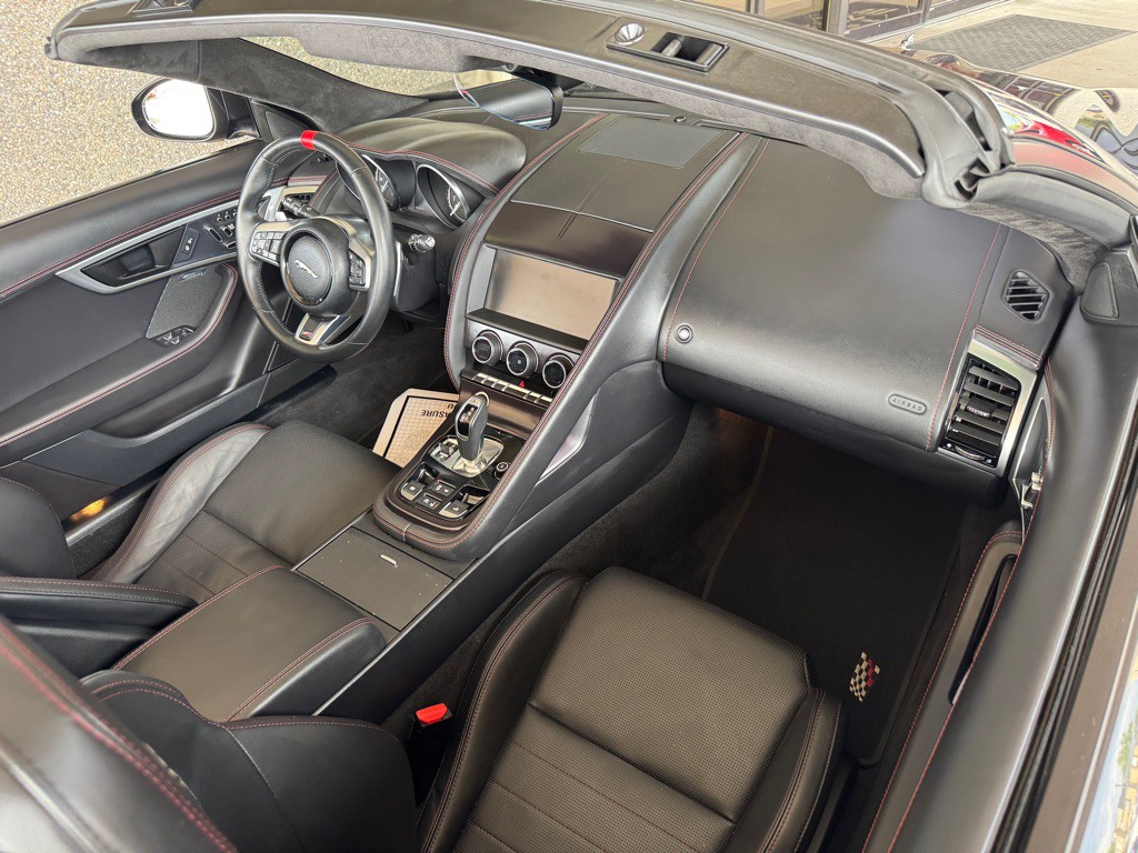 2020 Jaguar F-TYPE Image 18
