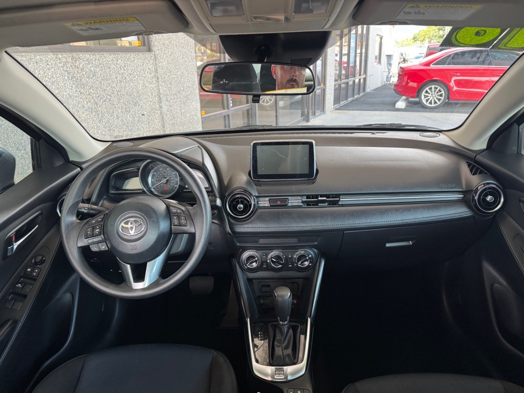 2018 Toyota Yaris Image 16