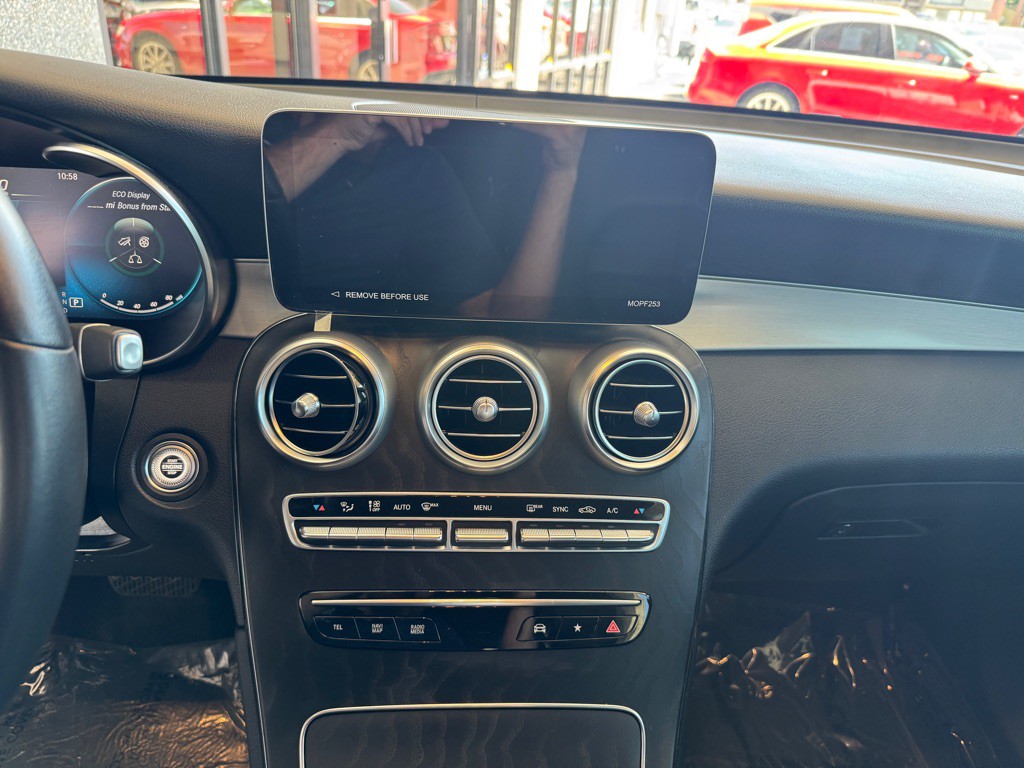 2022 Mercedes-Benz GLC-Class Image 12