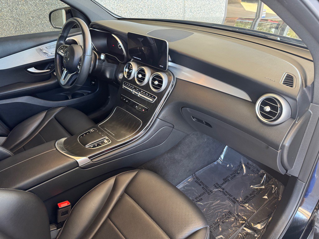2022 Mercedes-Benz GLC-Class Image 21