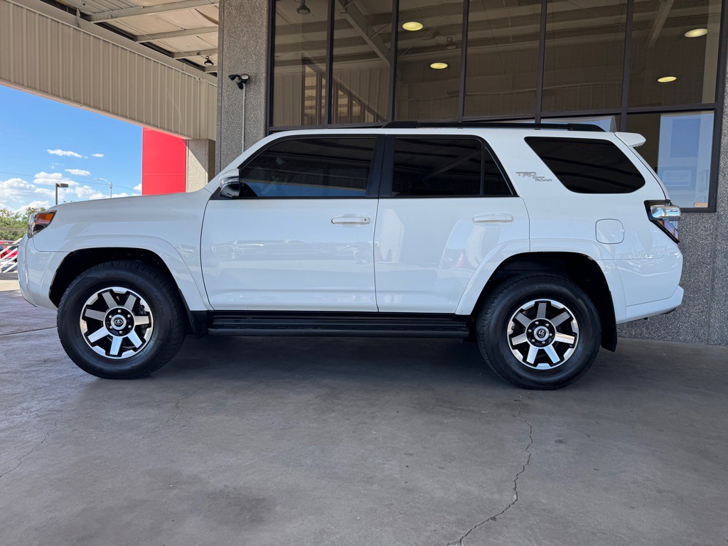 2021 Toyota 4Runner Image 32