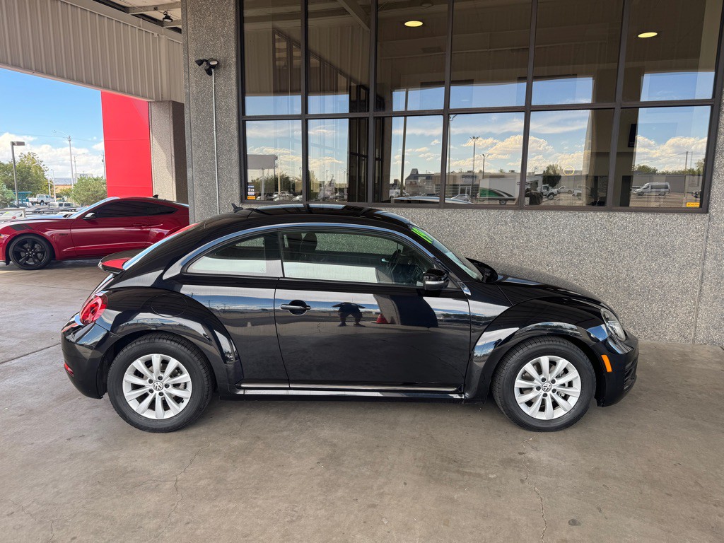 2019 Volkswagen Beetle Image 3