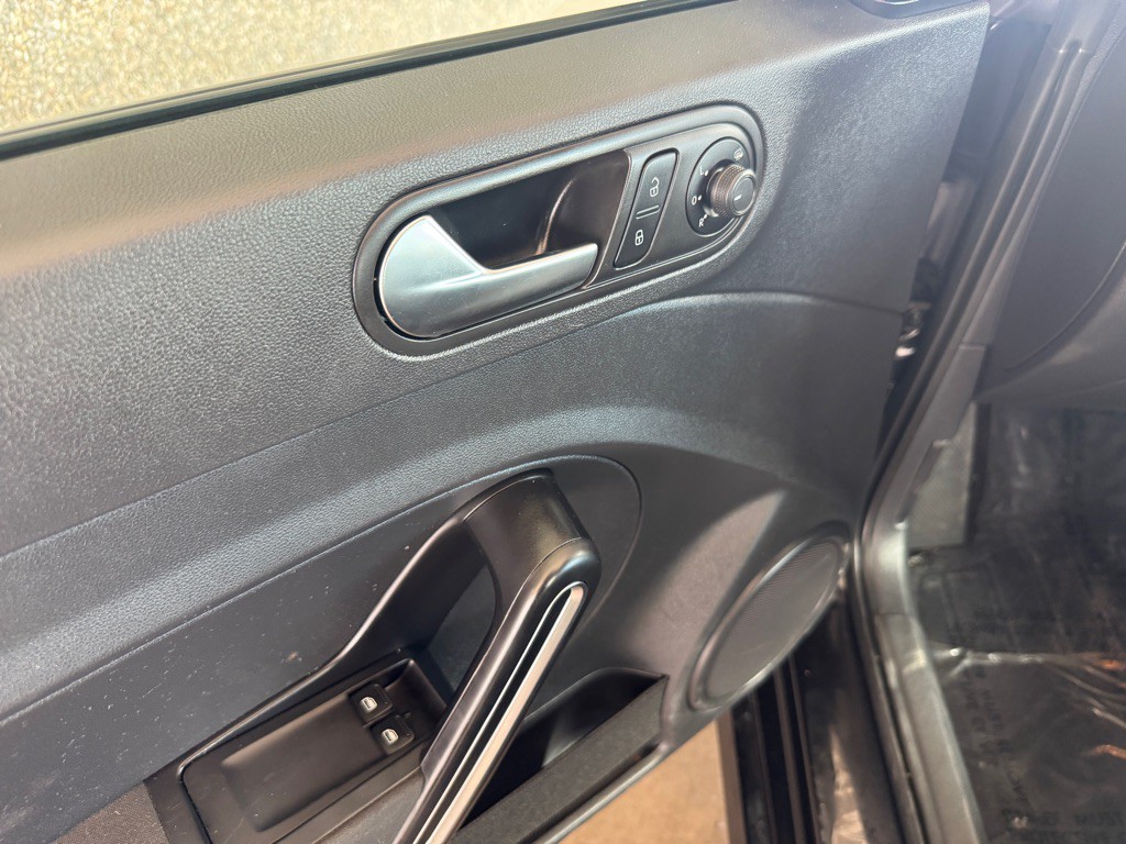 2019 Volkswagen Beetle Image 5