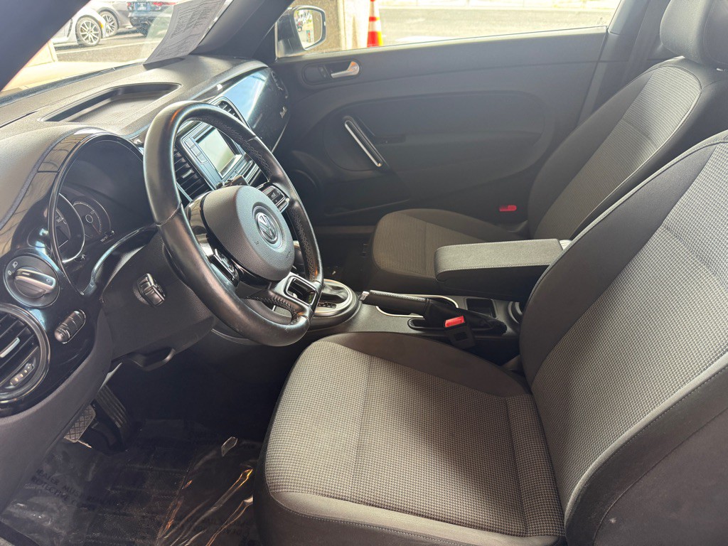 2019 Volkswagen Beetle Image 6