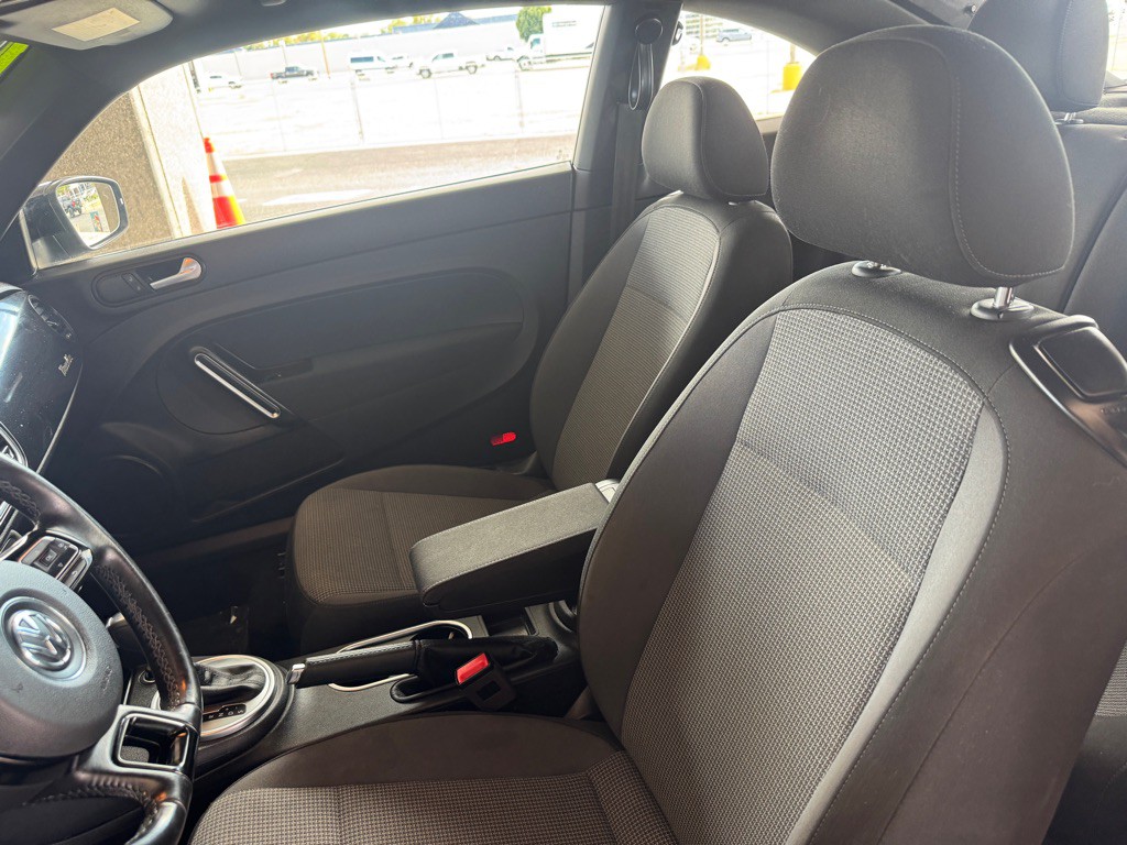 2019 Volkswagen Beetle Image 7