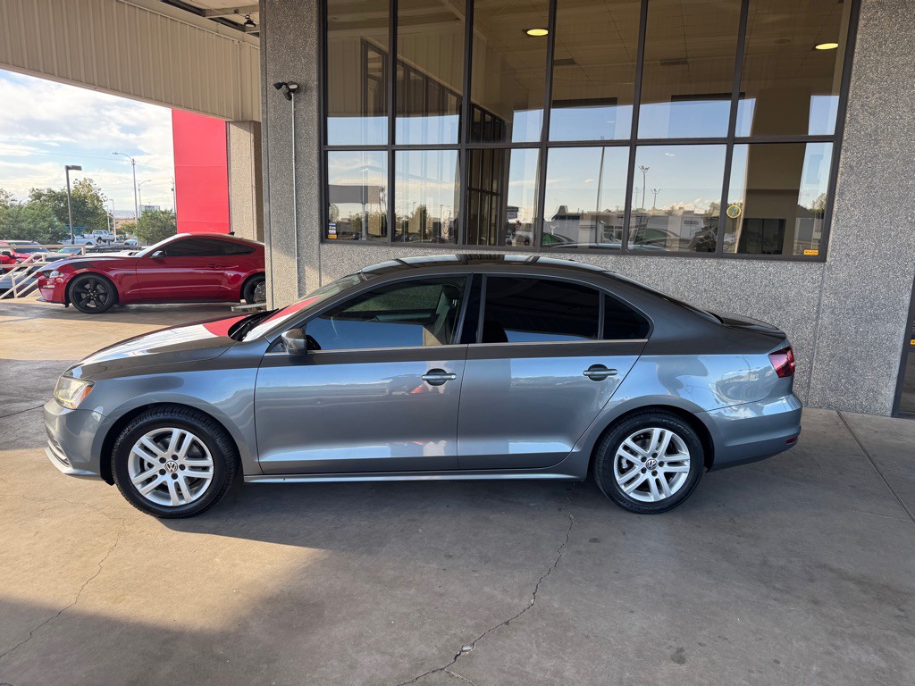2017 Volkswagen Jetta Image 2