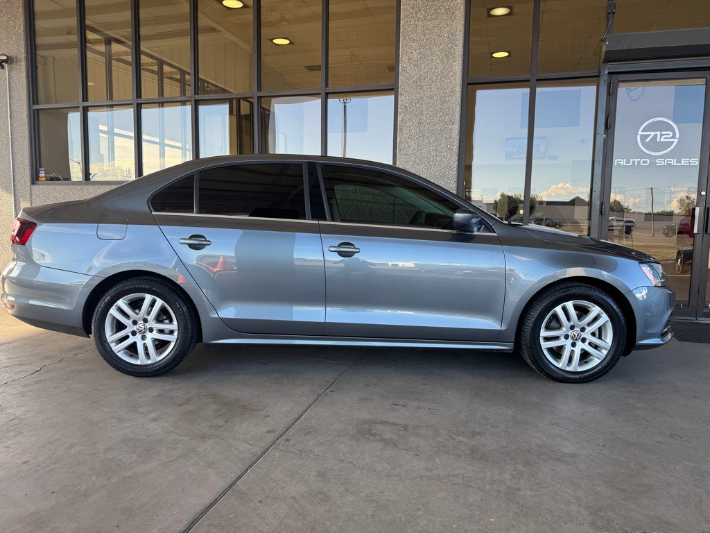 2017 Volkswagen Jetta Image 35