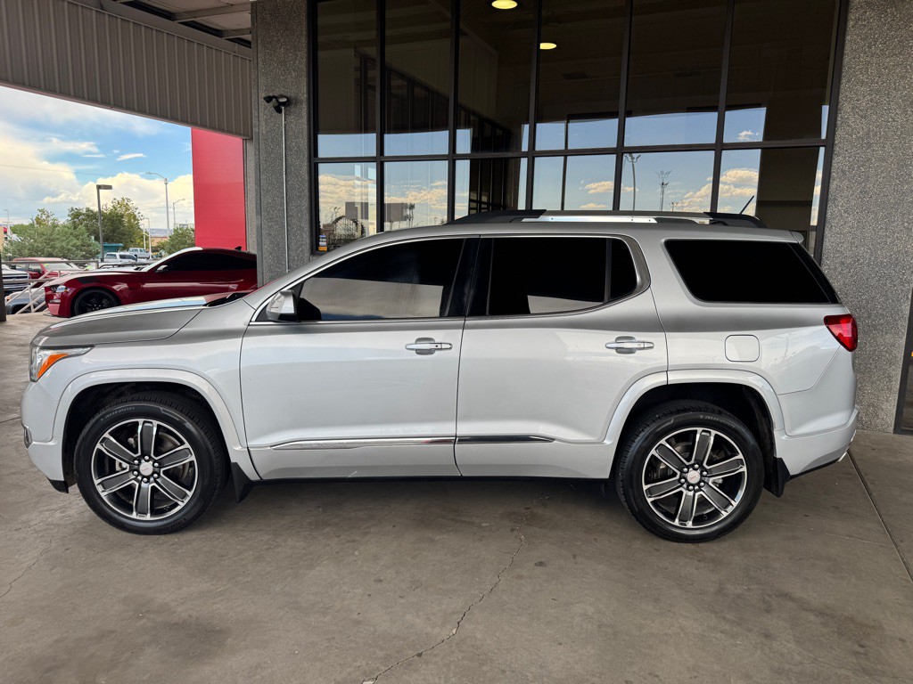 2018 GMC Acadia Image 2