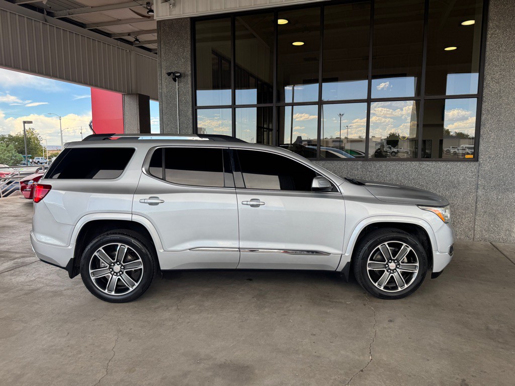 2018 GMC Acadia Image 3