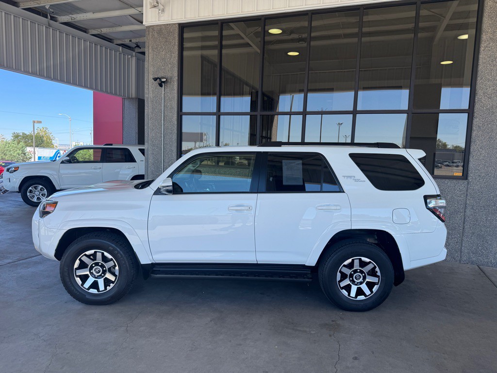 2023 Toyota 4Runner Image 2