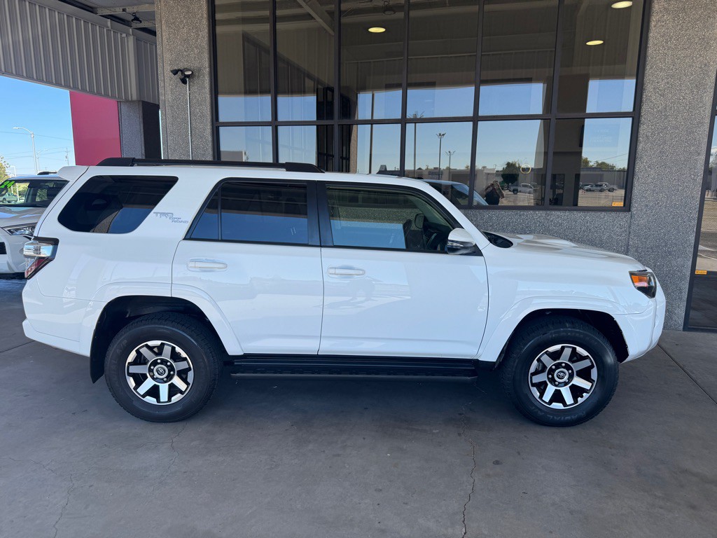 2023 Toyota 4Runner Image 3