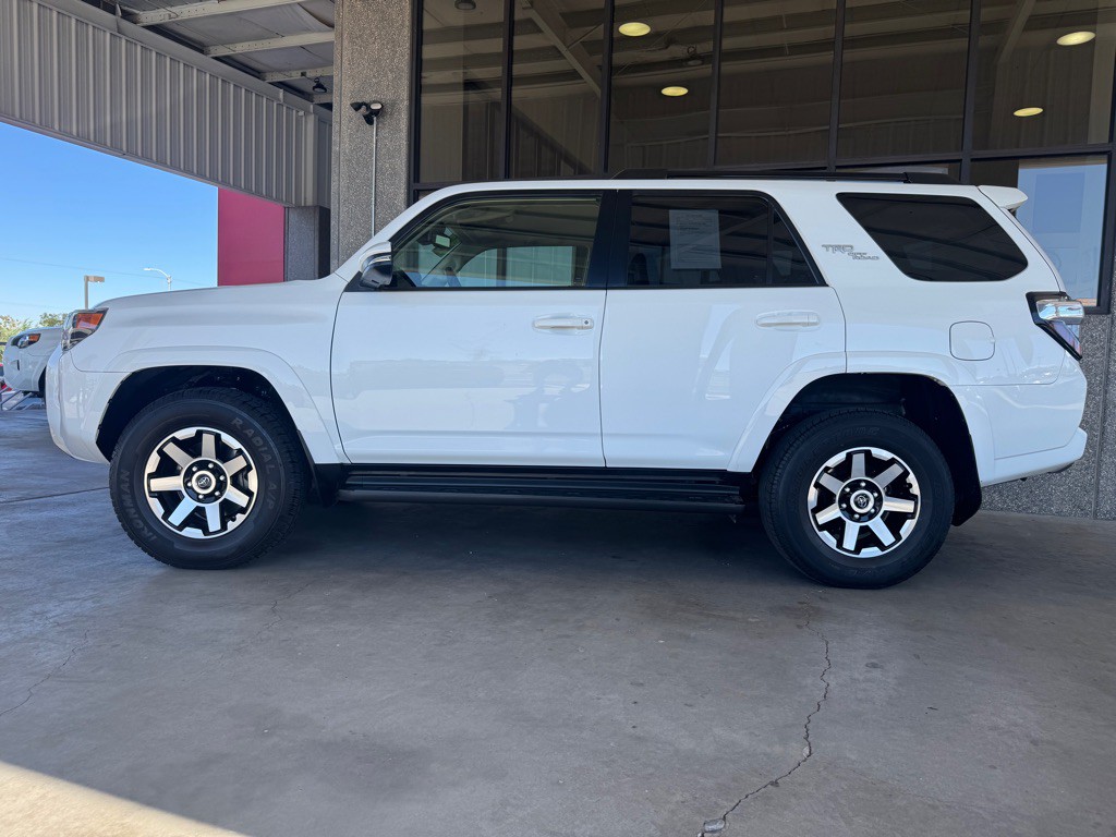 2023 Toyota 4Runner Image 32