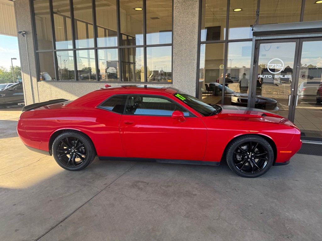 2017 Dodge Challenger Image 3