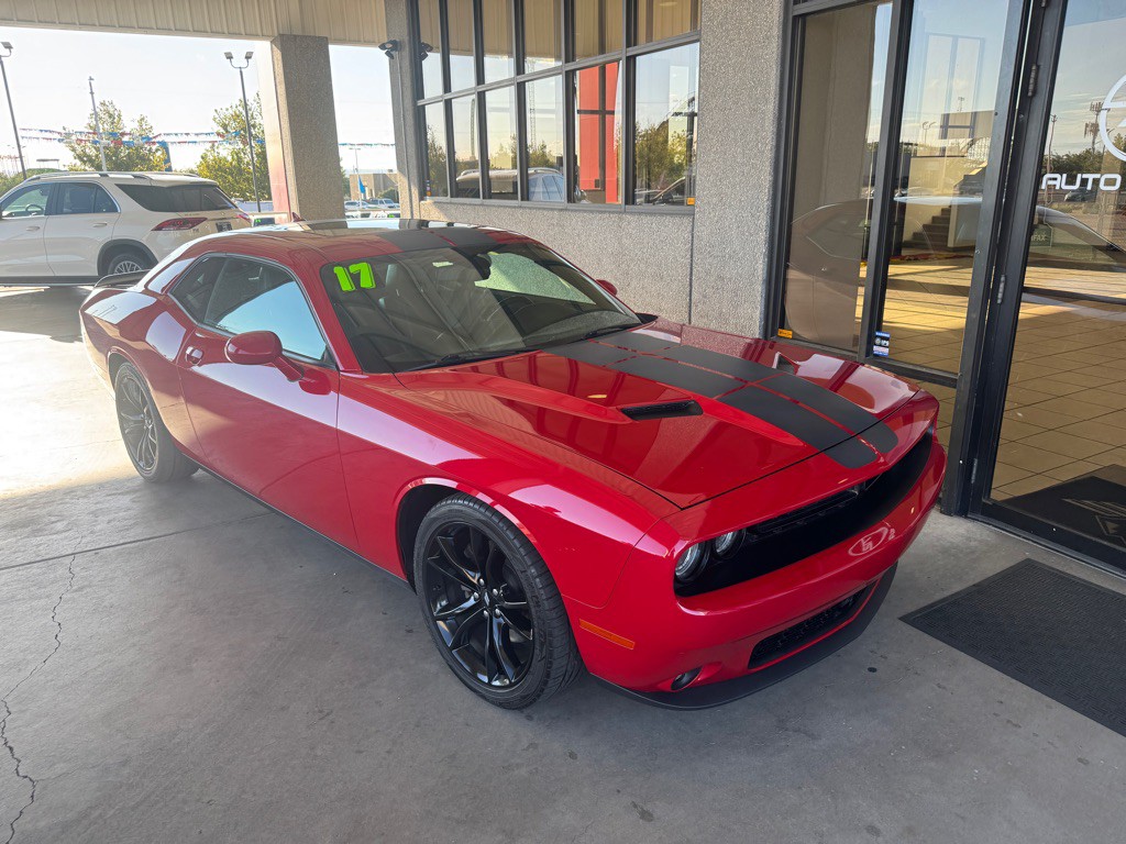 2017 Dodge Challenger Image 4