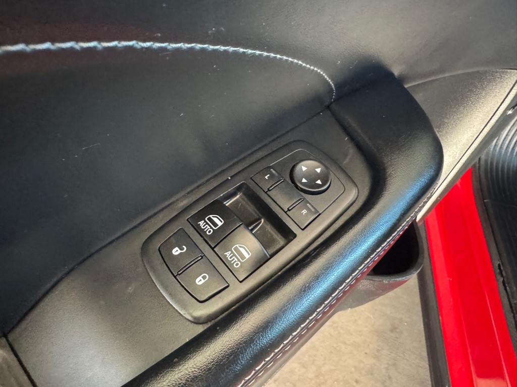 2017 Dodge Challenger Image 5