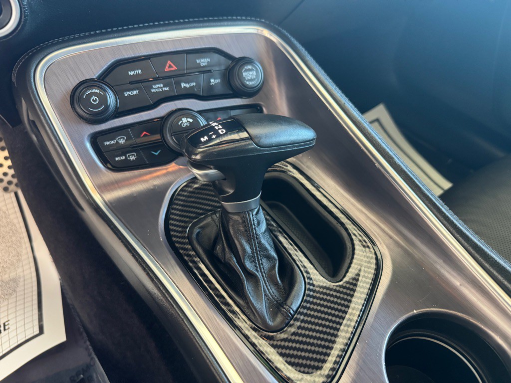 2017 Dodge Challenger Image 11