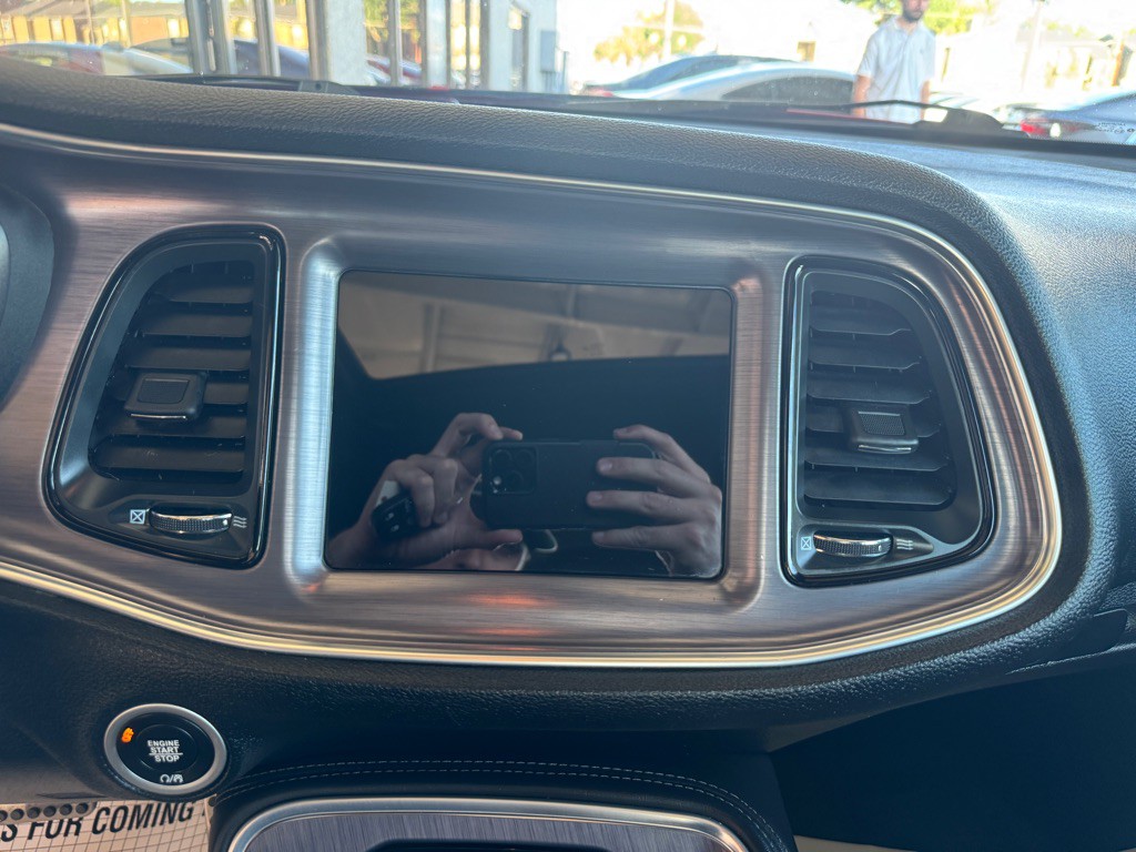 2017 Dodge Challenger Image 12