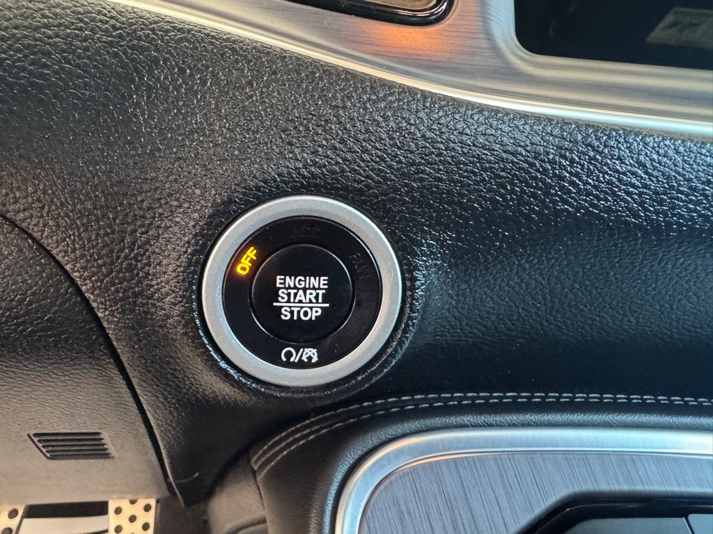 2017 Dodge Challenger Image 13