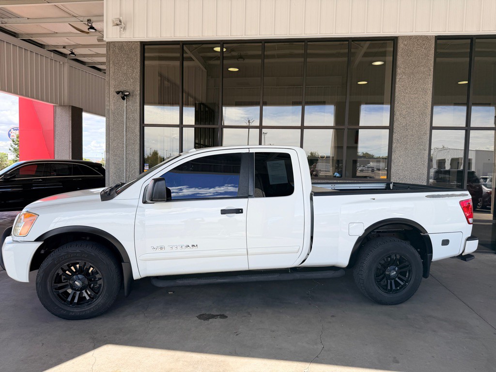 2012 Nissan Titan Image 2