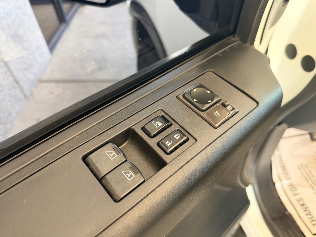 2012 Nissan Titan Image 5