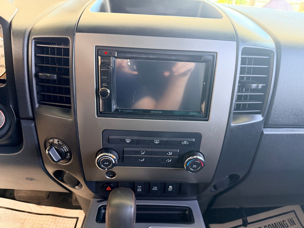2012 Nissan Titan Image 11