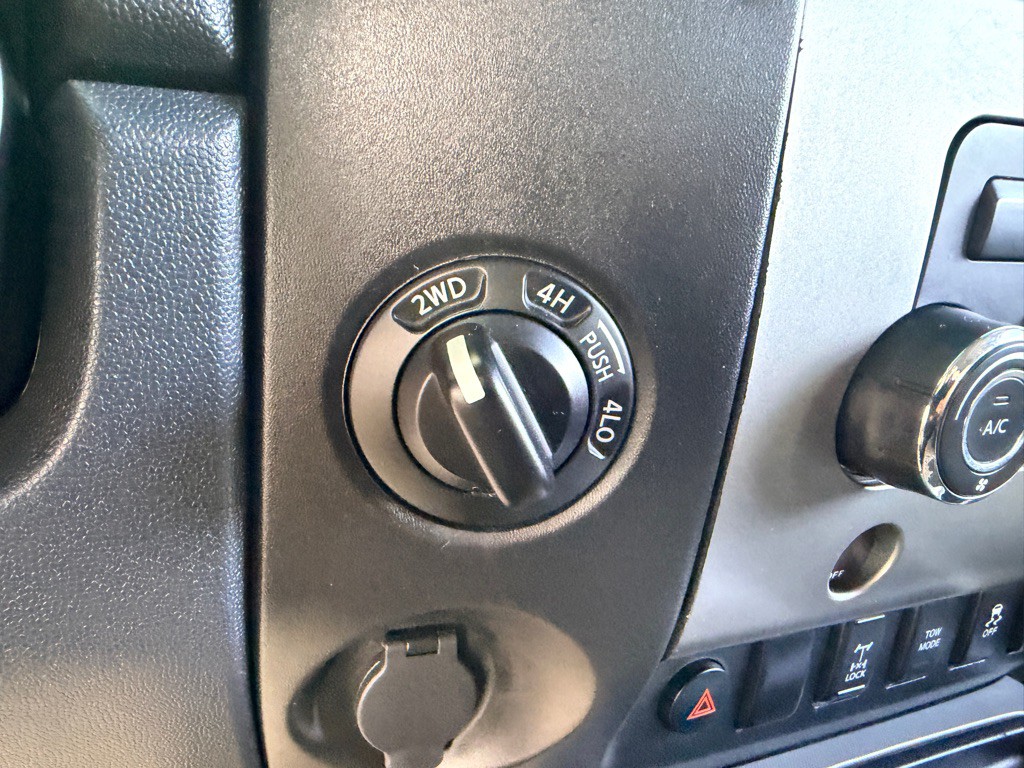 2012 Nissan Titan Image 12