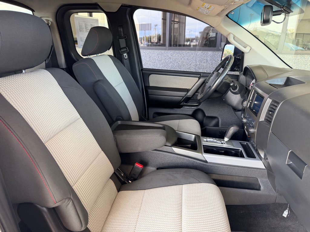 2012 Nissan Titan Image 19