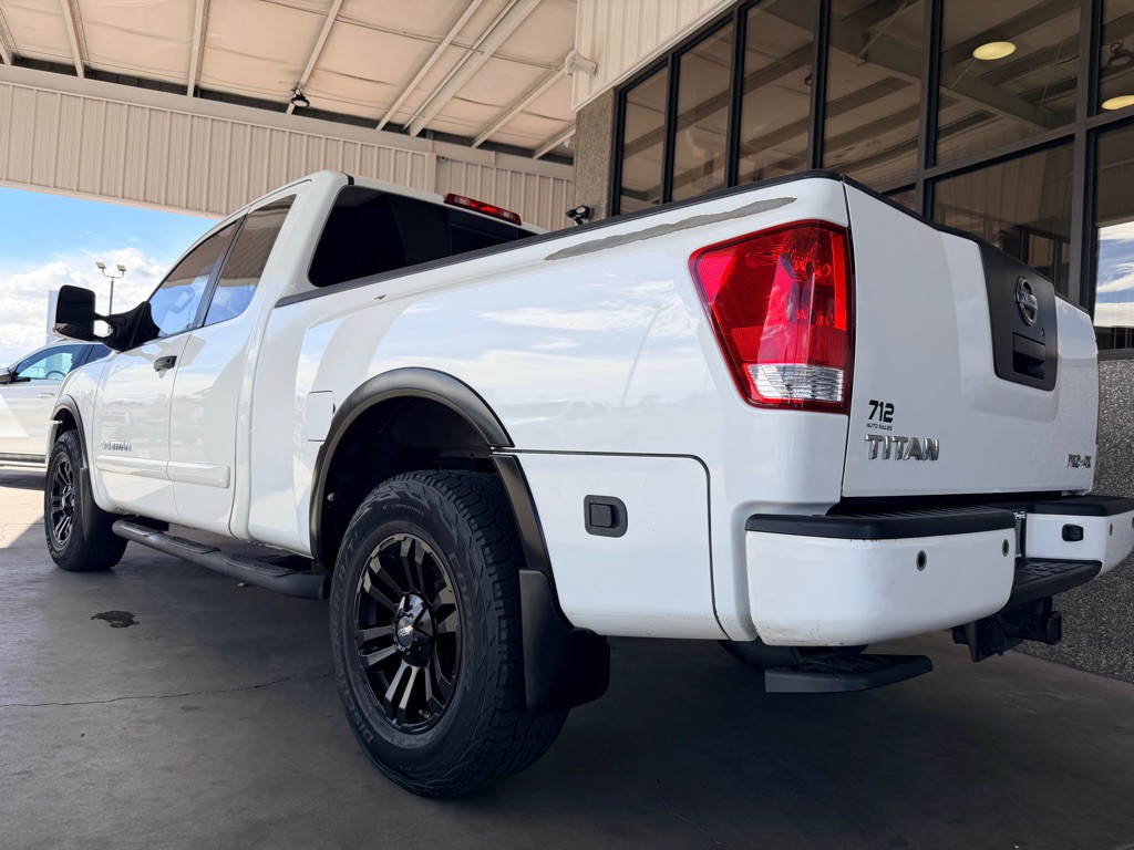 2012 Nissan Titan Image 30