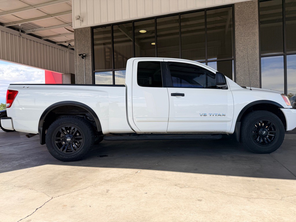 2012 Nissan Titan Image 38