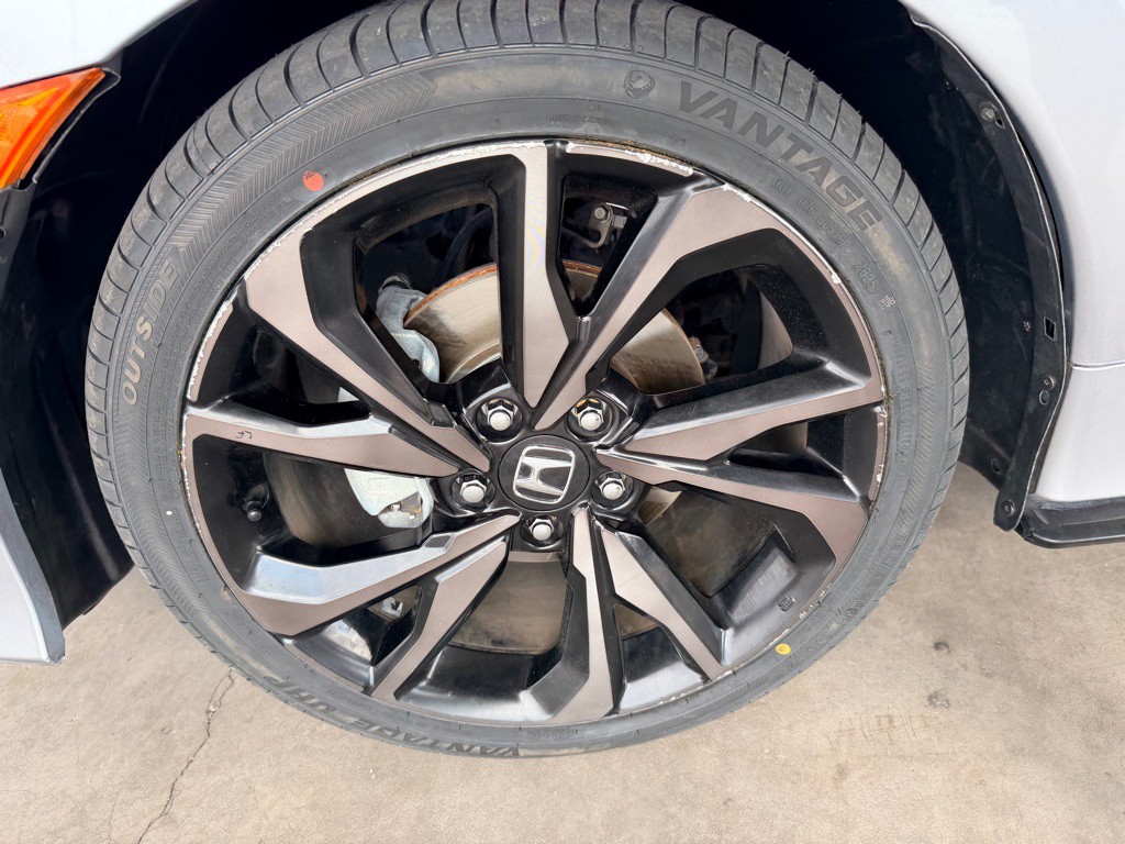2018 Honda Civic Image 40