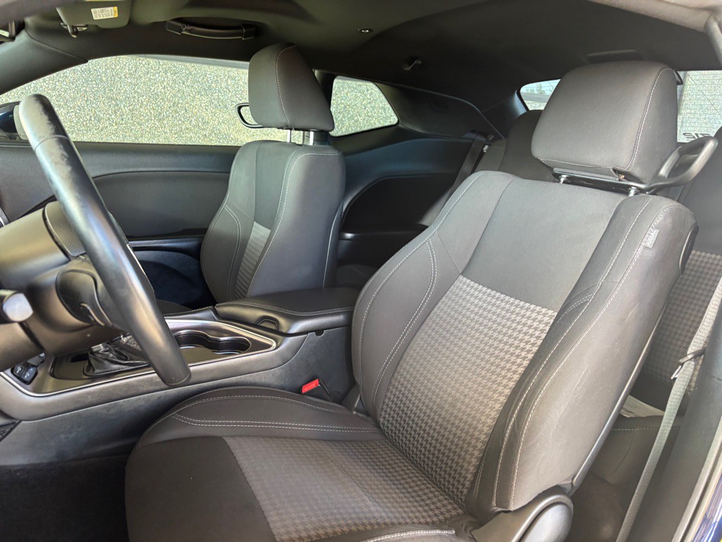 2015 Dodge Challenger Image 6