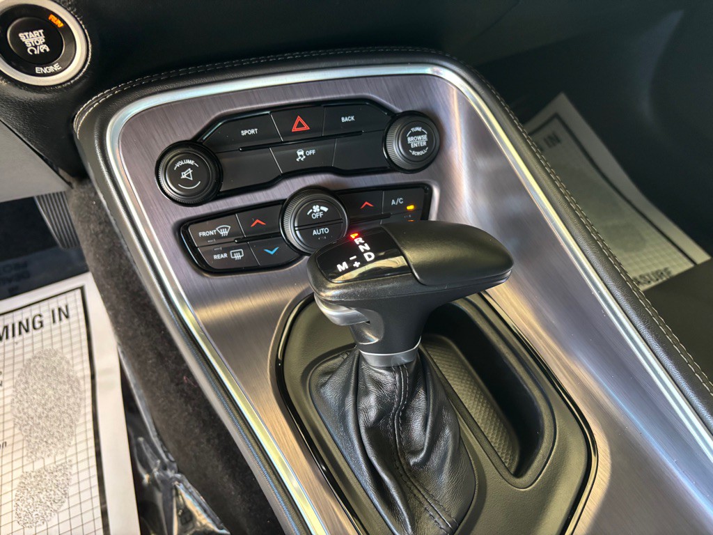 2015 Dodge Challenger Image 13