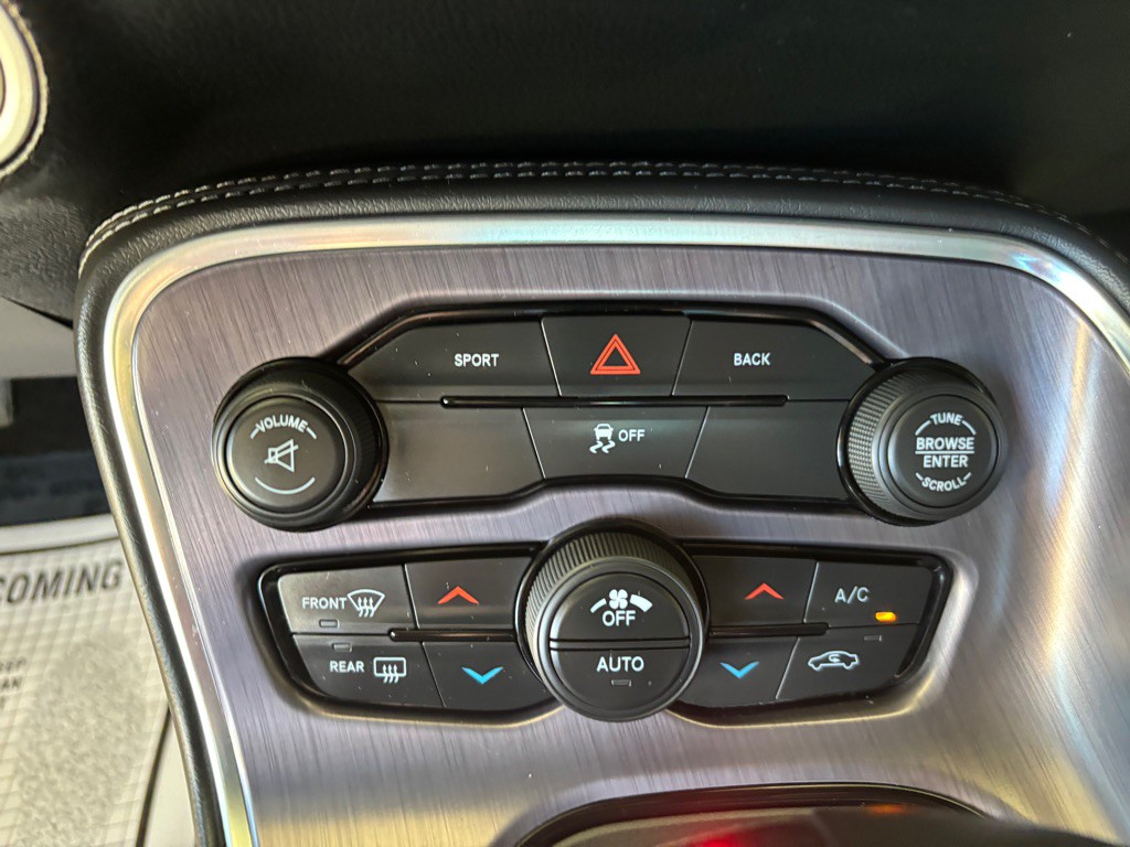2015 Dodge Challenger Image 14