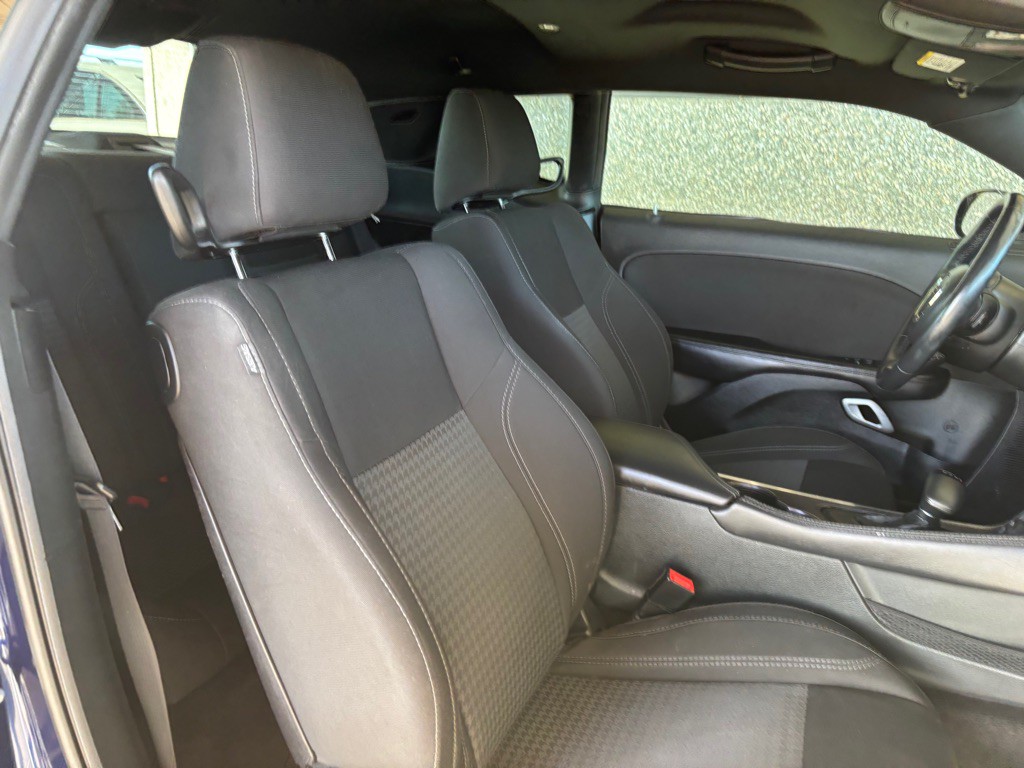 2015 Dodge Challenger Image 19