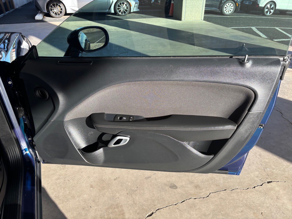 2015 Dodge Challenger Image 21