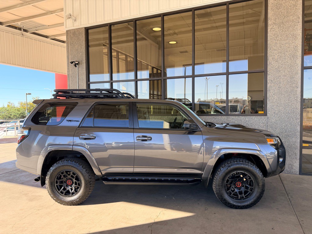 2022 Toyota 4Runner Image 3