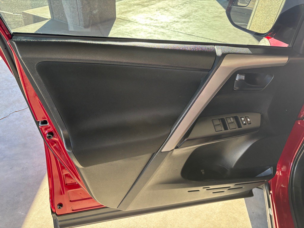 2018 Toyota Rav4 Image 13