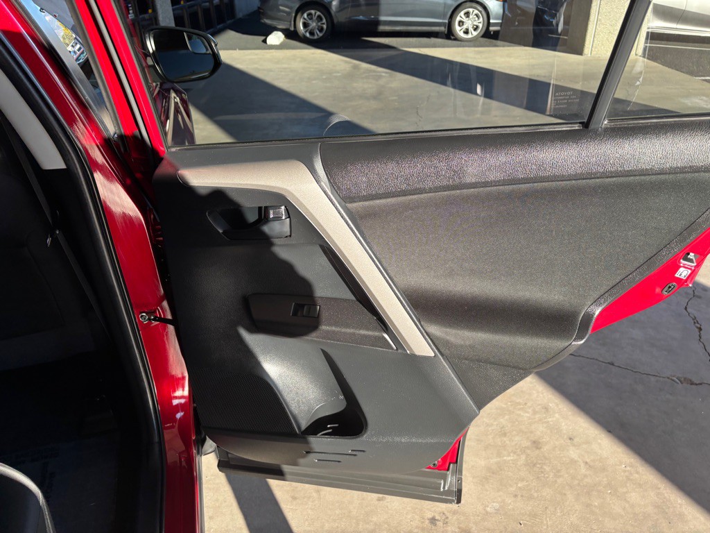 2018 Toyota Rav4 Image 24